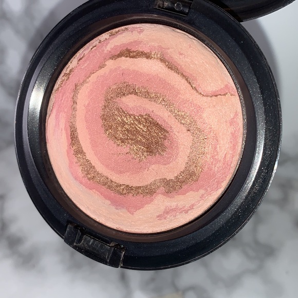 RARE LIGHT YEAR MAC MIneralized Skinfinish - Picture 6 of 15